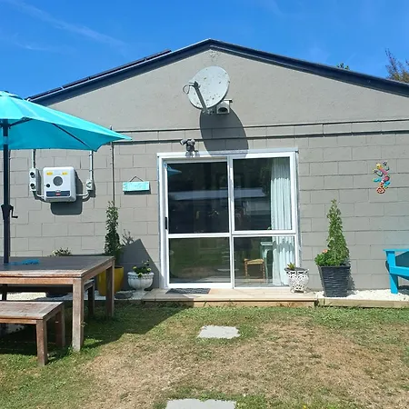 Bach On Waikawa 2 Bedroom Home Picton Exterior photo